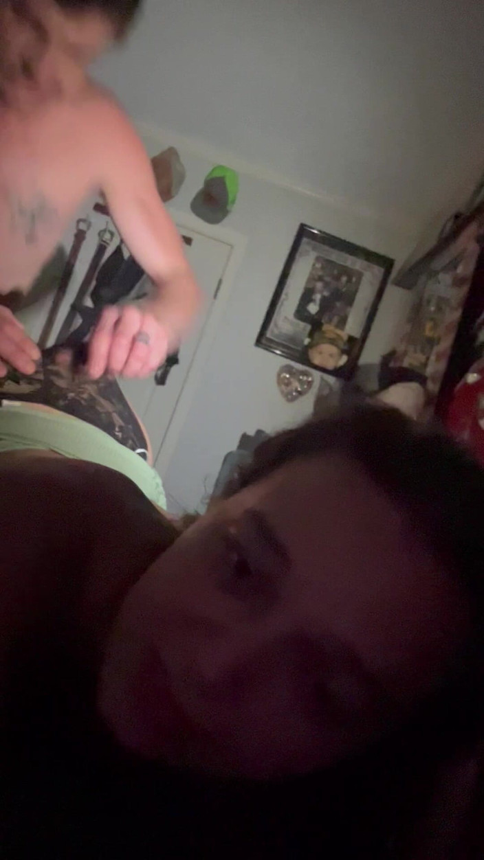 Forever His Submissive: Jsem Tvá submisivní, vždy mě potěšíš. Dostávám si kundičku tak...