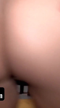 내 배다른 오빠를 따먹는 게 틀렸어, 그녀의 큰 엉덩이가 옳다고
