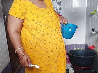 Hot bhabi: Hintli desi teyze banyoda çıplak duş