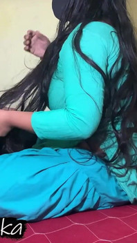 Ketika pertama kali dua kekasih bertemu dan tubuh mereka penuh dengan seks.