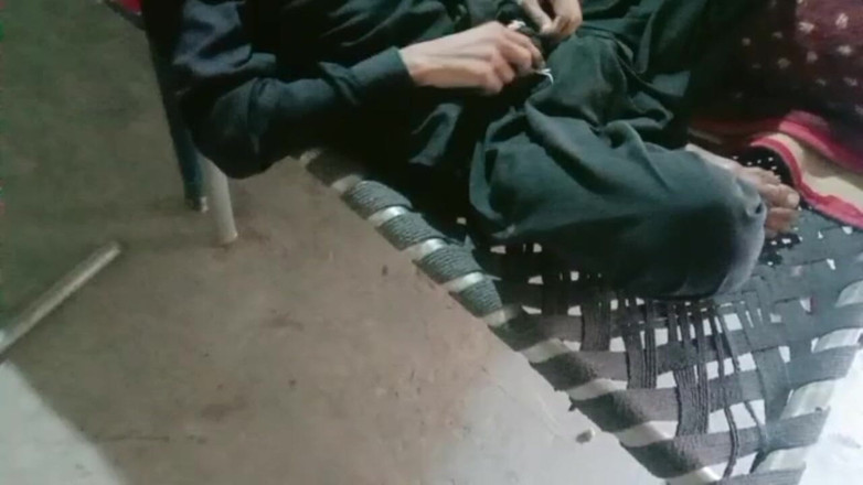 Desiboy gay: Cowok ini lagi asik ngentot sama cowok pakistan di kamar...