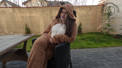 Your fantasy studio: Tlumené prdy v sobím obleku venku