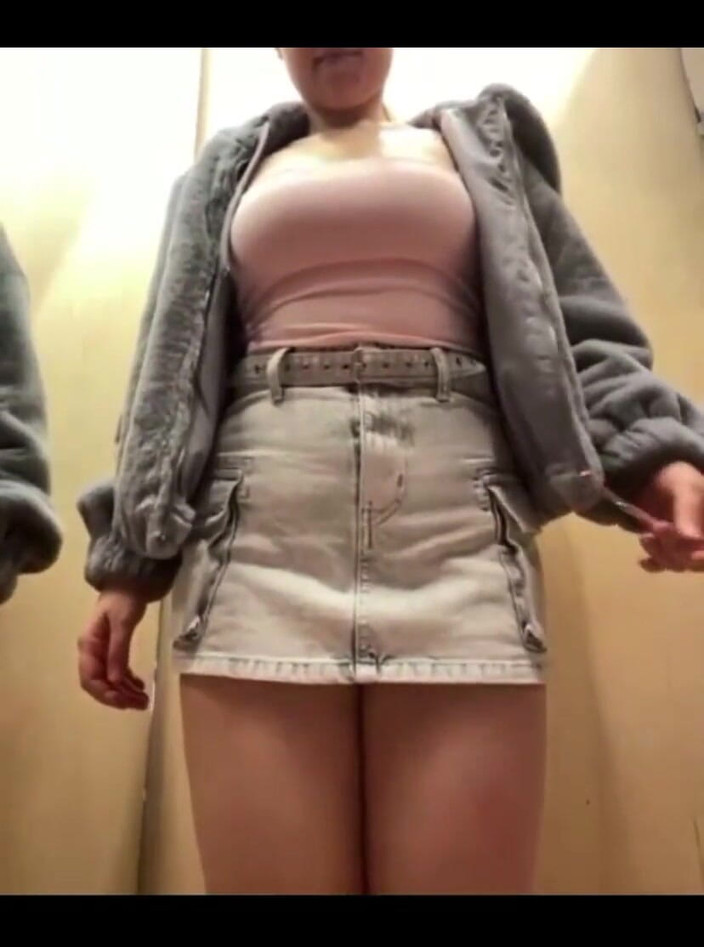 JuiceLussie: Vibrator wireless în pizda mea în timpul cumpărăturilor la mall