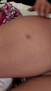 În creștere, a devenit un adult și rusoaica Ekaterina Ilinzer cu două țâțe mari se pregătește pentru a fi penetrată în anal profund