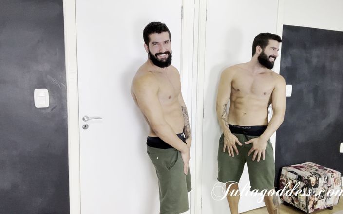 Stud Sebastian solo: Sensuell striptease och kommer
