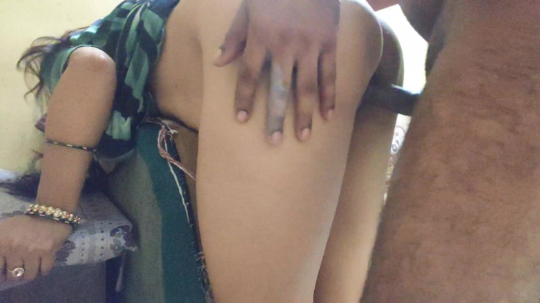 Sexy baby girl: Chiamare Il Ragazzo Dopo Aver Salvato La Figa Pelosa a...