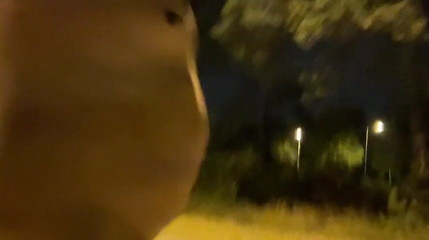 No limit cbt slave: Reventado estacionamiento caminando desnudo