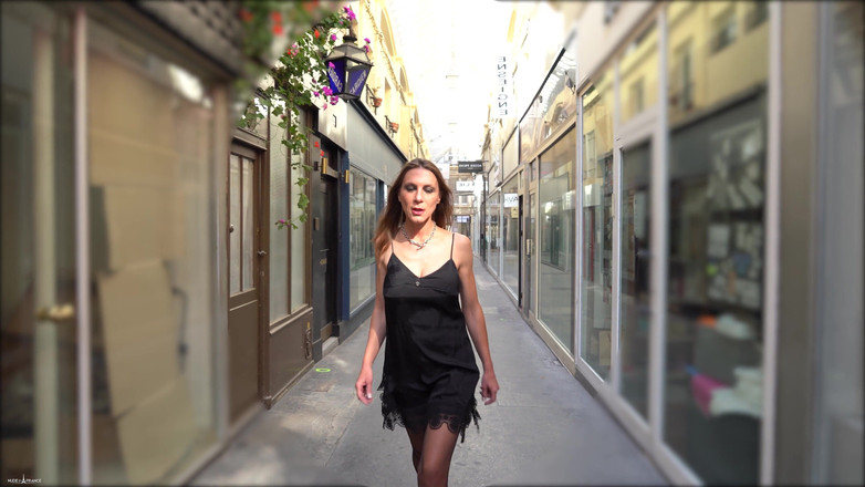Nude in France: Robin, winner of our competition, takes her virginity with Sixtine