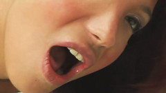 Shemale World: La sexy infermiera shemale succhia il cazzo che sta per...