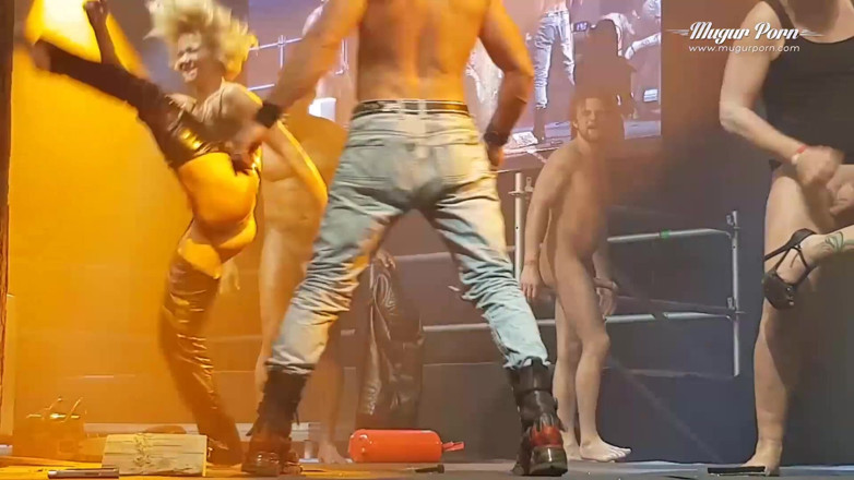 Mugur's World: MugurPorn har kul på erotisk festival