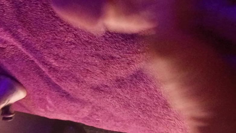 DeepthroatCumslut: Mi sego il mio grosso cazzo duro per te