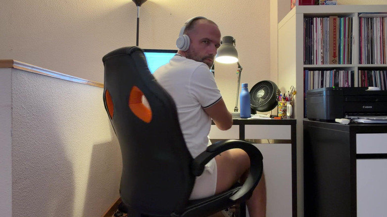 Vicus x: Jerking off at Work