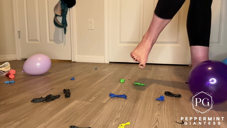 Peppermint Giantess: Akankah pop!? Kaki raksasa vs balon tanpa alas kaki, sandal,...