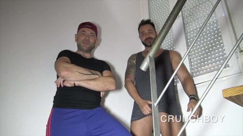 Bareback porn made in France: Un tip latino futut crud de vedeta porno Martin Mazza