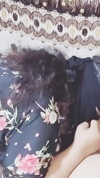 doktar karim se chameli oke main kahti hoon ki main bahut hot hoon aur mere pati yaatra kar rahe hain