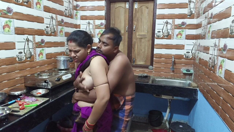 Sona bhabhi: Indische hausfrau hardcore-sex im küchenzimmer vom freund ihres ehemanns
