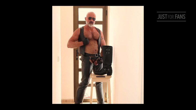 Mike Gross: Masturbation
