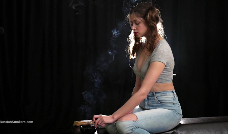 Russian Smokers: Seksi Rus siren sigara içiyor yavaş azdırıyor