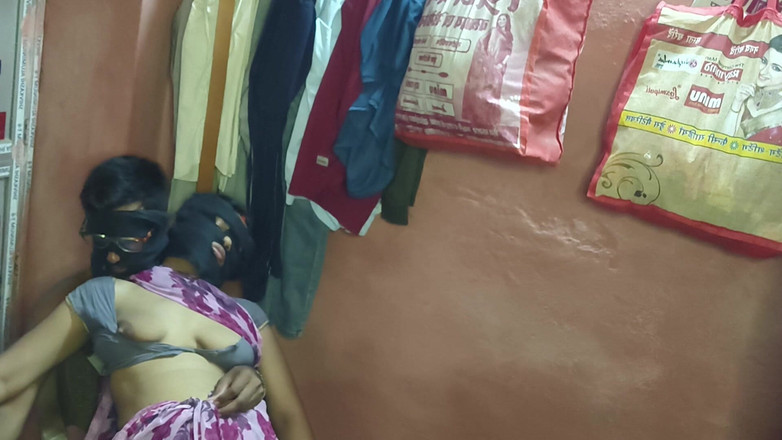 Nehatop123: Desi indiano moglie habando nella stanza e scopa la sua...
