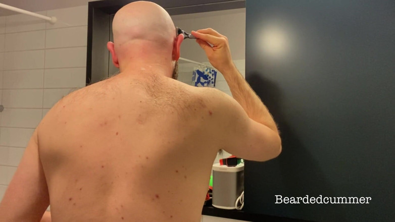 Beardedcummer: Папочка-медведь бреет свою лысую голову без спермы