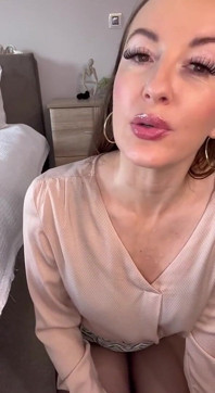 Czerwona warga JOI