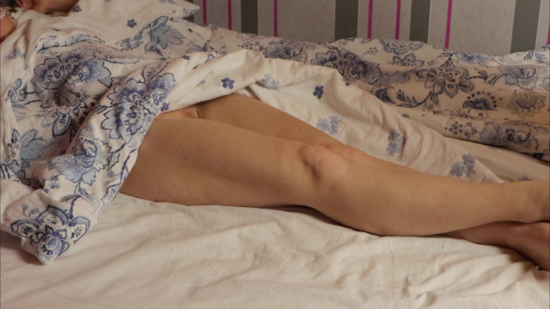AnnaHomeMix: Saw a Slender Stepsister Naked in Bed and Brazenly Fucked...
