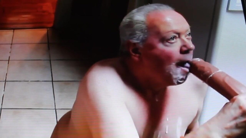 Erachi: Erachi adora chupar pau e comer porra