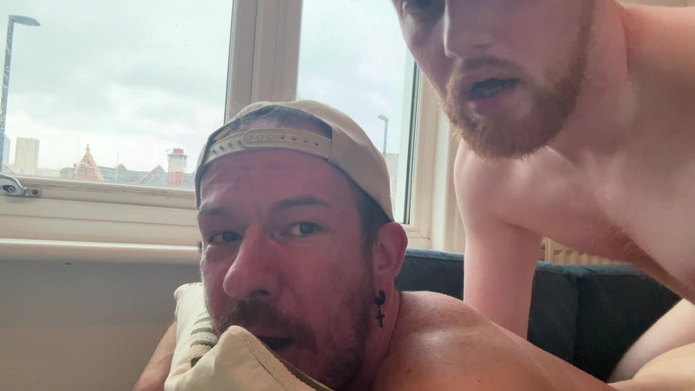 8IncherGinger: 太い8インチのトップが飢えたボトムを突く