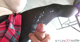 Nylon Xtreme: 凯蒂在蚕丝袜包裹尼龙下性交