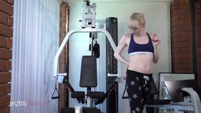 Grooby Girls: TS Lianna Lawson hladí v tělocvičně
