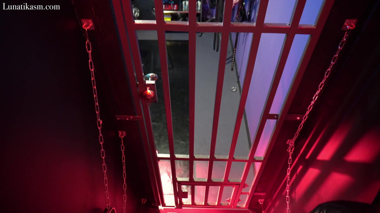 Mistress Lunatika: închis într-o celulă cu provocarea Électrique_mistress Lunatika