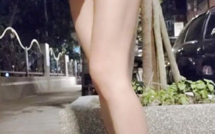 Taiwan CD girl: Shemaleoutdoor bacaklara boşalma