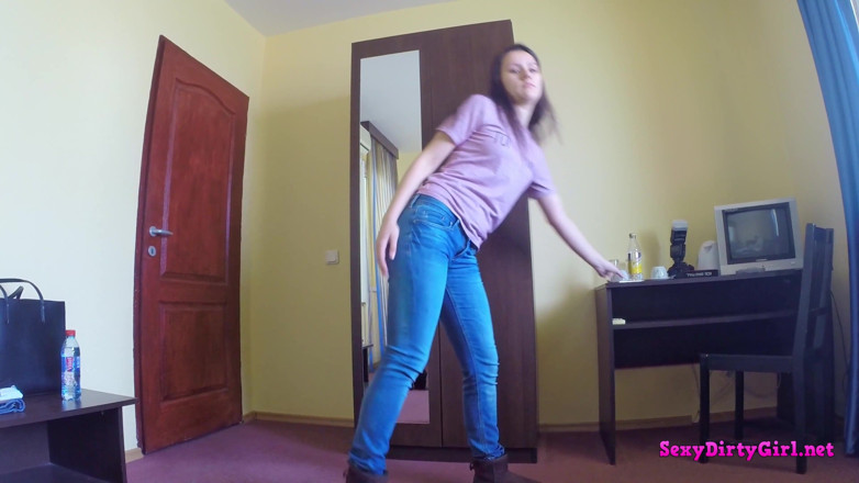 Sexy Dirty Girl: Giyiniyor ve soyunuyorum aynada kendimi izliyorum
