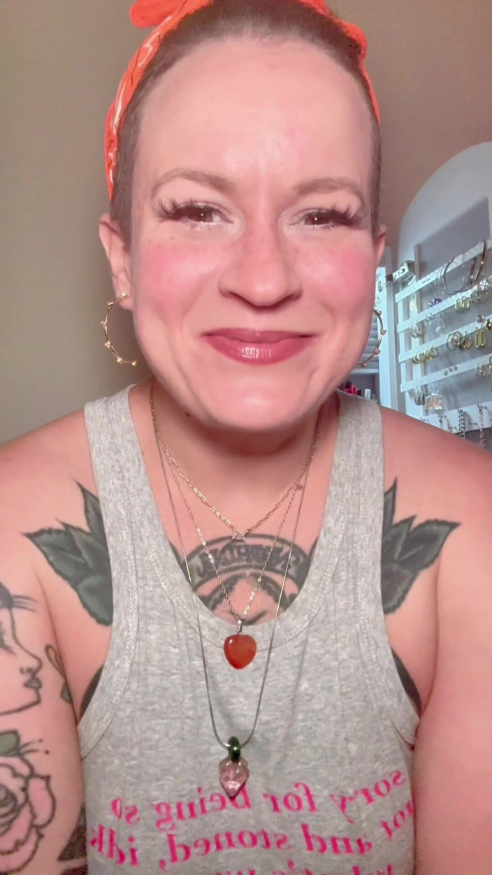 Quinn Marie: POV: freundin macht dein make-up für date-nacht