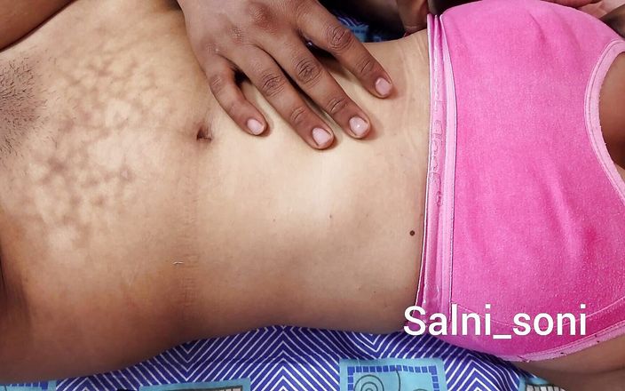 Saloni: Üvey erkek kardeş ve üvey erkek kardeş tek yataklı porno videosunda...