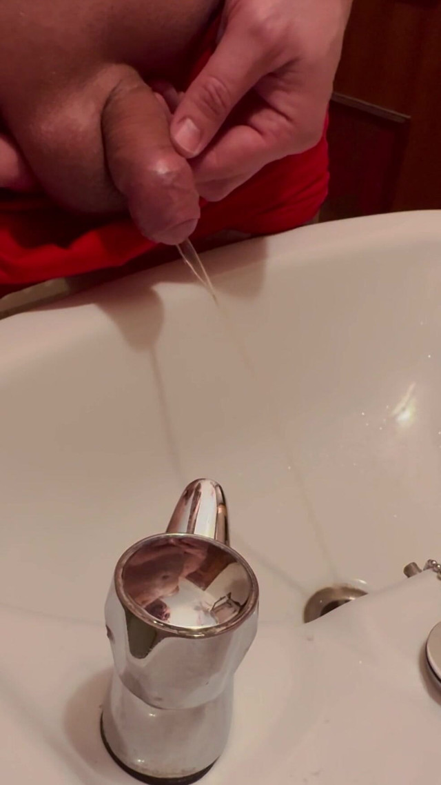 Peeing in the Sink. (White Ukrainian Dick)