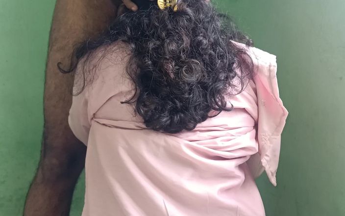 Laxi ammu: 家庭女仆享受站立性爱