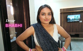Desi Indian Bhabhi Was Alone at Home, Devar Has Taken the ...