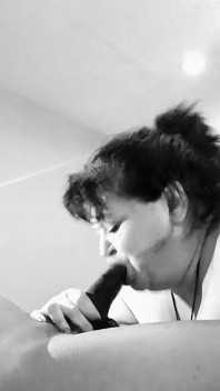 Chupando o preto do pau do padrasto