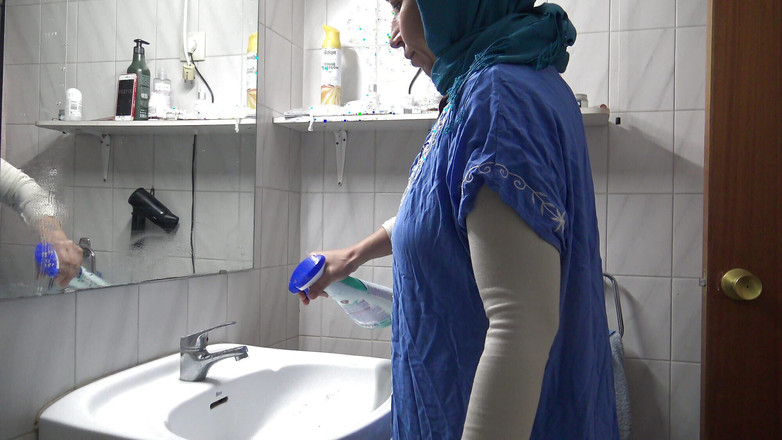 Souzan Halabi: 叙利亚难民清洁女仆让德国老板射在她的阴道里