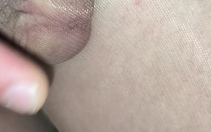 PantyhoseJuicyCummer: Стриптиз в блискучих колготках на роботі