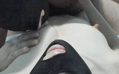Angel Sky69: 性感的夫妇温柔地舔他们的乳房和乳头