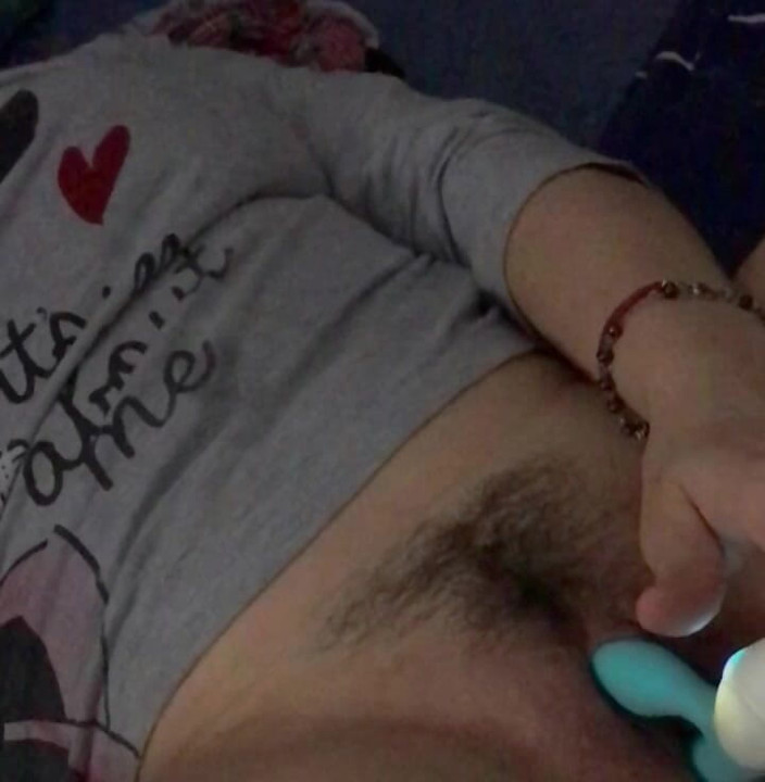 Lucky70: Moje žena zkouší nové sexuální hračky s velkým uspokojením