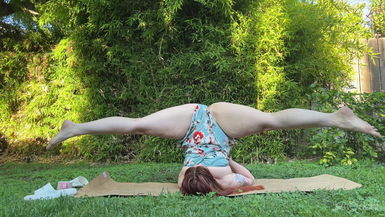 Siri Dahl: Solo de yoga al aire libre