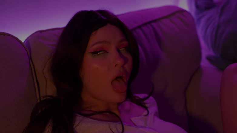 Alexa Poshspicy: Awek nakal ditanya untuk meregangkan pantatnya dengan dildo besar