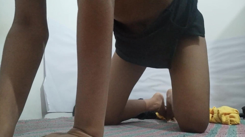 desigirl93: La moglie sexy pakistana calda fa spogliarello nuda alla festa...