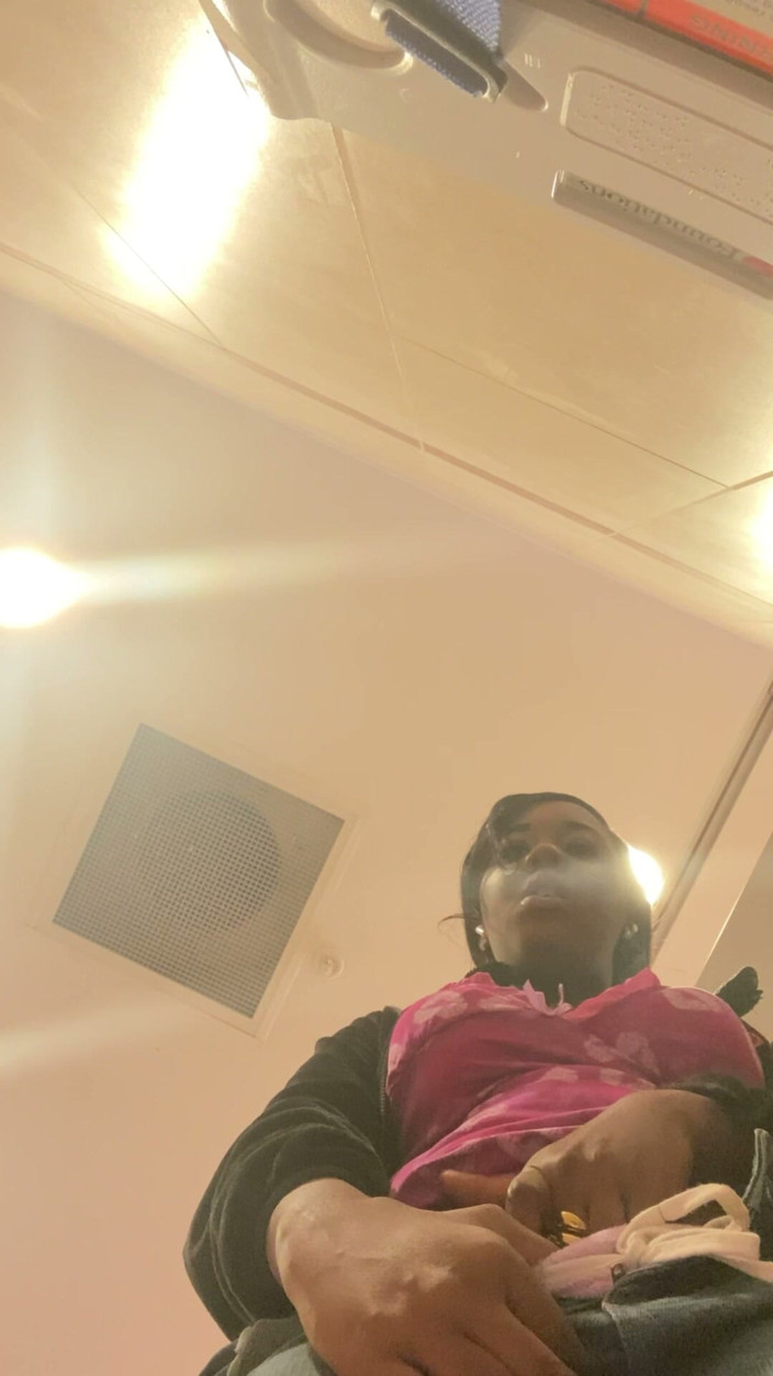ALLIYAH ALECIA: Una rapida masturbazione solitaria nel bagno di walmart