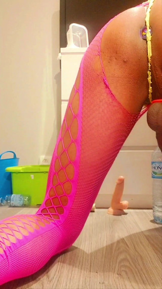 Milah CrossxxX: 我的女主人想让我玩弄我的新塞子，然后操我