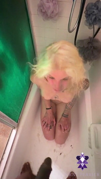 Verse Piss - สาว TS ฉี่ใส่เขาและเขาตอบแทนบุญคุณ