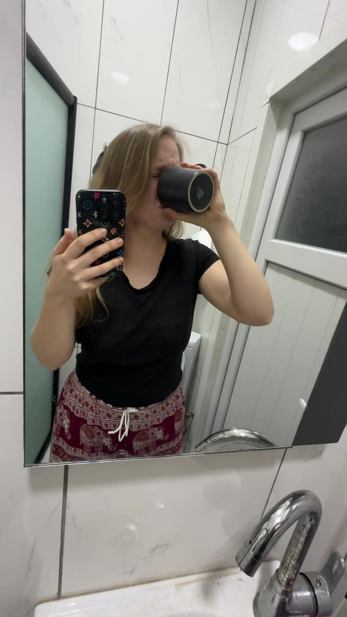 SweetLucy96: J'ai dû faire pipi de toute urgence